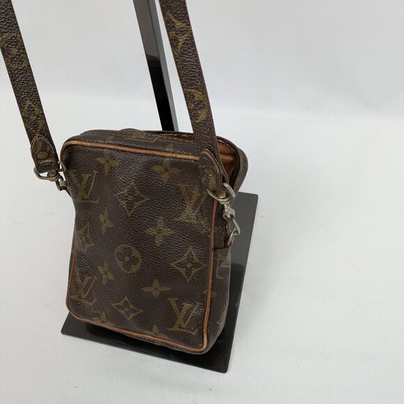 Louis Vuitton Mini Pouch Case - Picture 4 of 9
